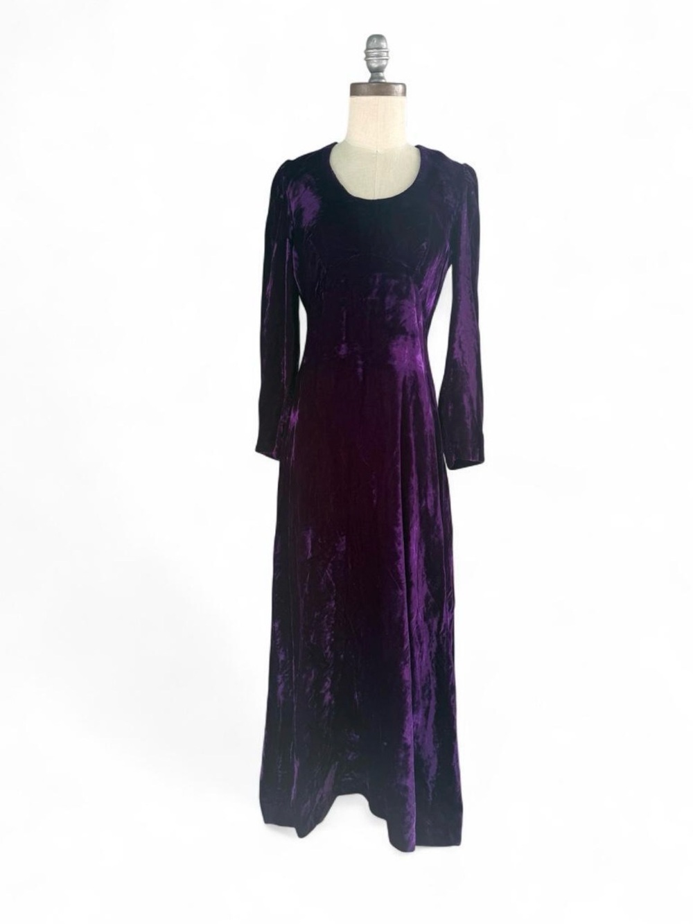 Vintage 1970’s purple velvet maxi dress long sleeves scoop neck witchy